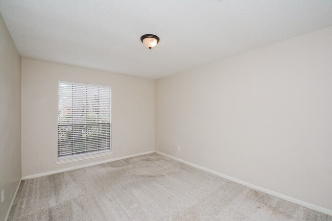 Building Photo - 10 Heathstone Pl