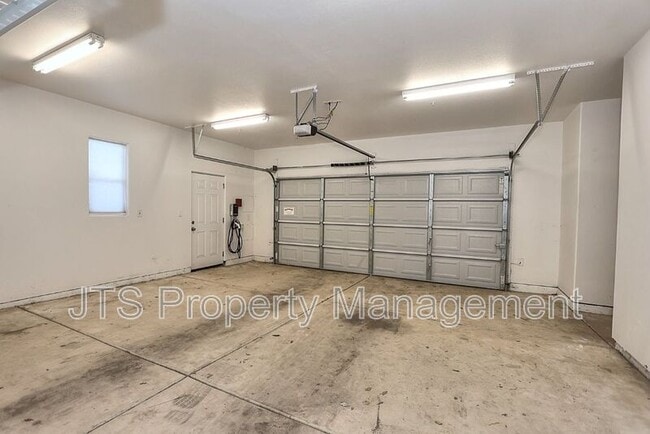 Building Photo - 2500 51st Ave