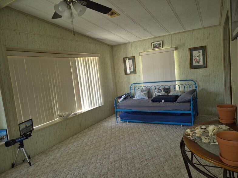 Building Photo - 904 Redbud Rd