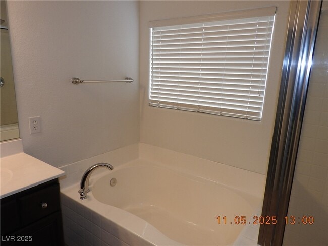 Building Photo - 240 Rustic Club Way