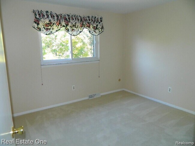 Building Photo - 6927 Northpoint Dr