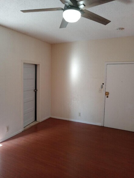 Building Photo - 4720 S Normandie Ave