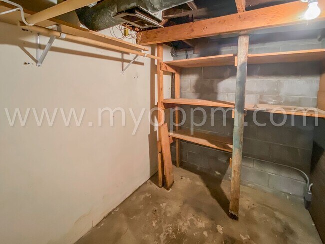 Building Photo - 4824 Webster St