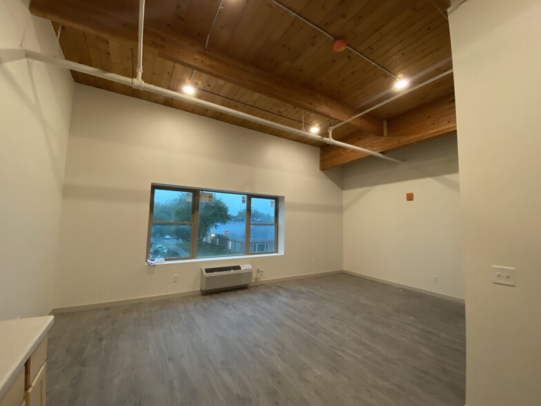 Exposed Wood Ceilings - 202 Valley Green Sq