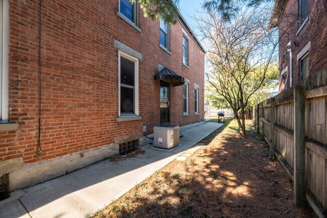 Building Photo - 374 E Whittier St