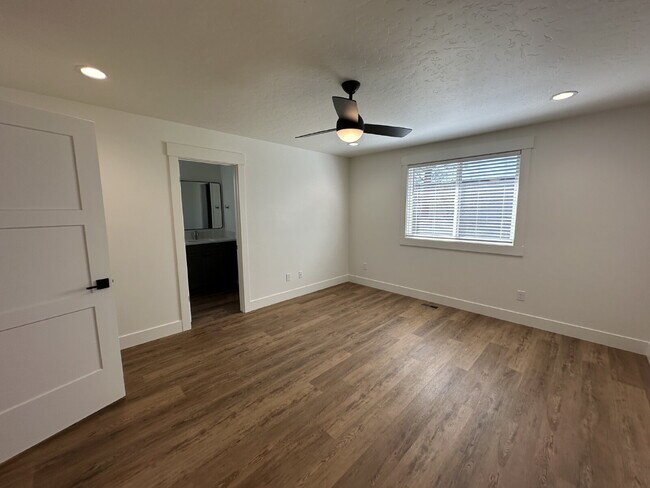 Building Photo - "Charming 3-Bedroom Oasis with Granite Touches in Meridian!"