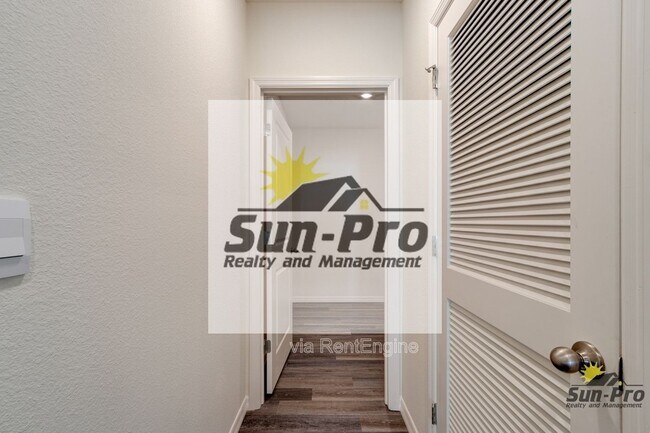 Building Photo - 4240 Acoma Dr