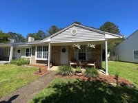 Building Photo - Family Friendly 2 Bedroom Duplex Available In Tallahassee NOW