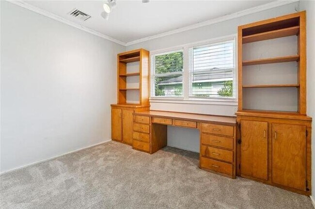 Building Photo - 638 Huntlee Dr