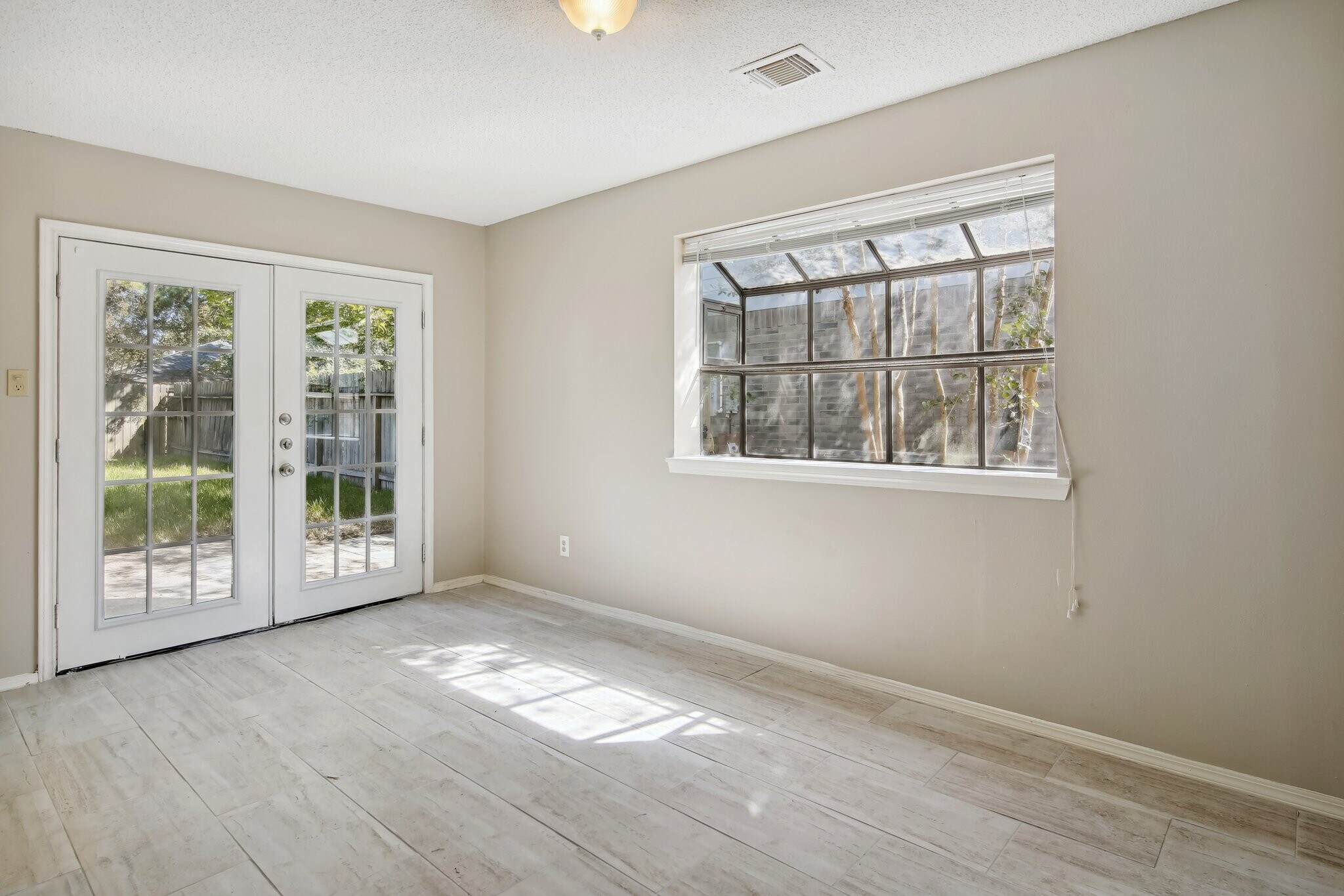 Building Photo - 9414 Crystal Cove Cir