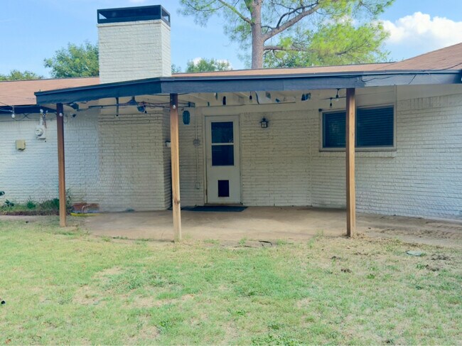 Building Photo - 4809 Blaney Ave