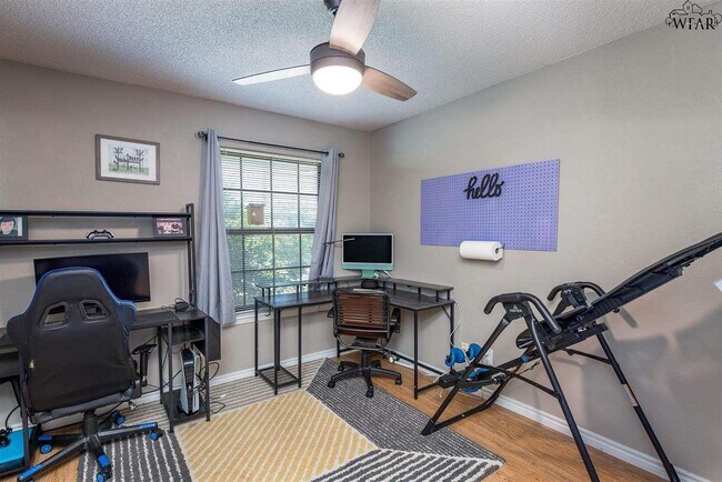 Building Photo - 4925 Big Bend Dr
