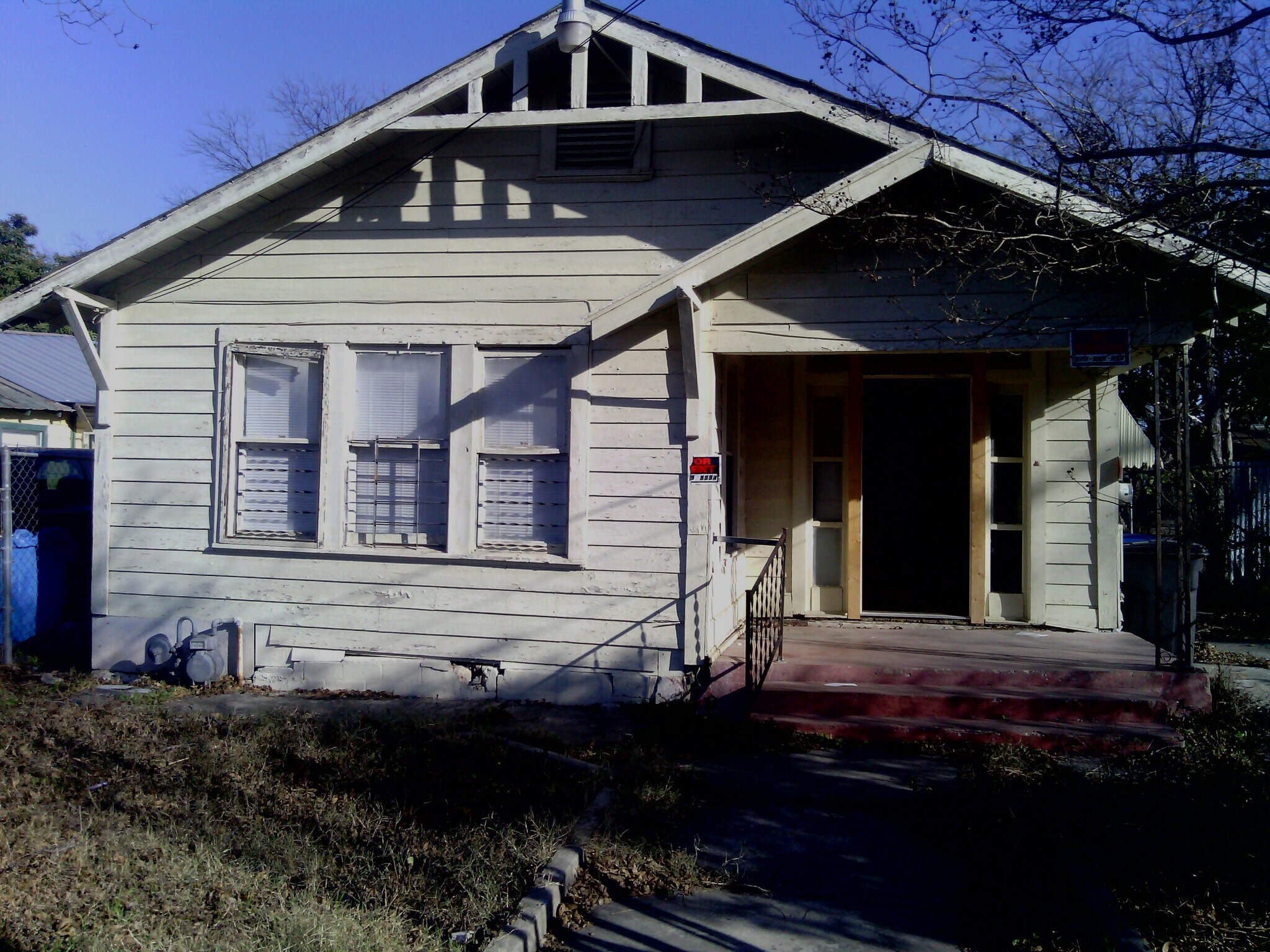 front view - 110 Dowdy St