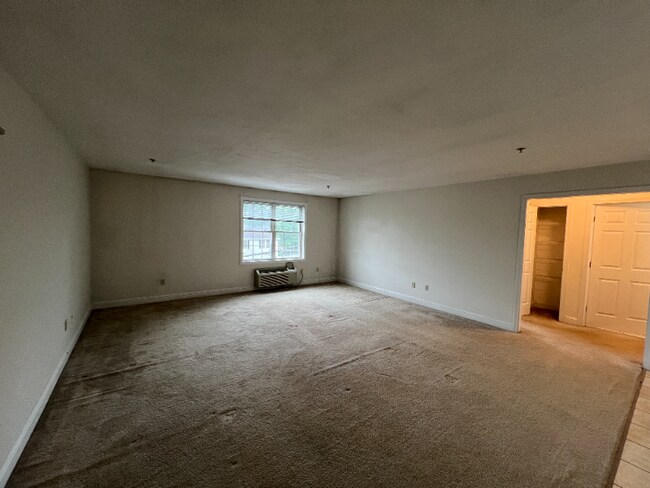 Building Photo - 12 Pratt St