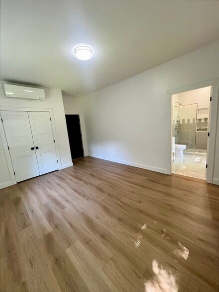 Building Photo - 30 Howland St