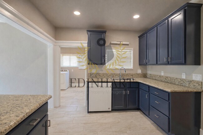 Building Photo - 1105 N College Ave