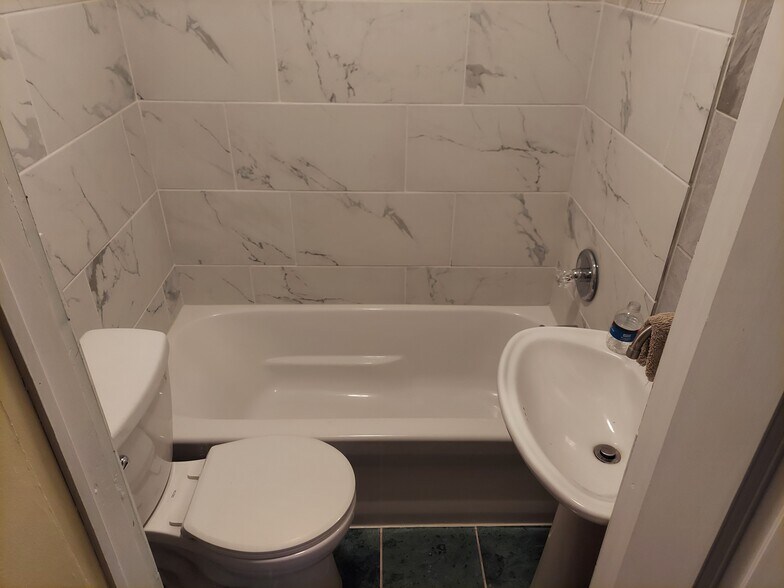 Remodeled bath - 2819 11th Ave S