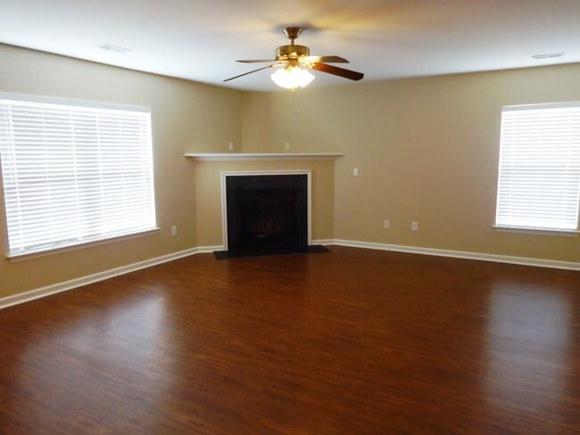 Building Photo - 405 Crystal Oaks Ln