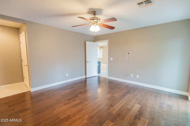 Building Photo - 803 E Palmaire Ave