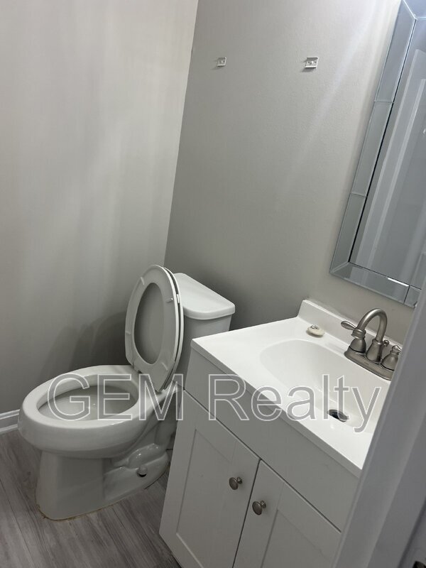 Building Photo - 103 Holmes Ct