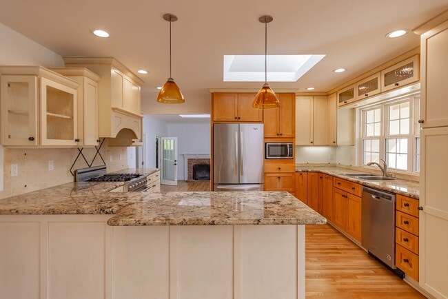 Building Photo - Ojai Terrace Pool Home