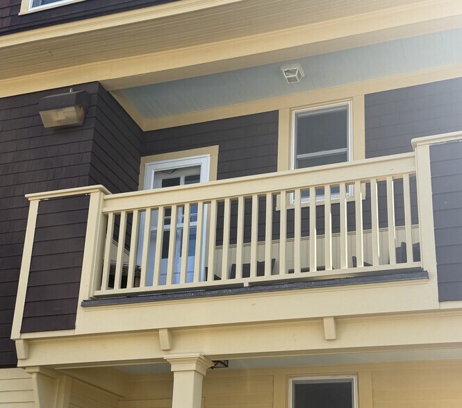 Building Photo - 79 Scofield Ave
