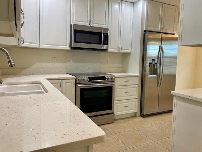Building Photo - 255 Paradise Blvd