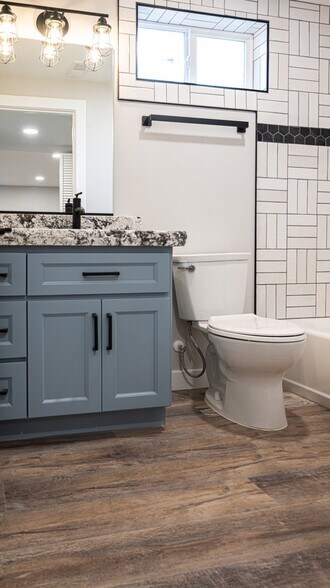 Building Photo - 3250 Midway Ave