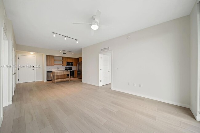 Building Photo - 555 NE 8th St