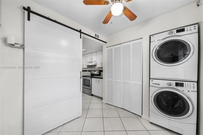 Building Photo - 4241 SW 71st Ter