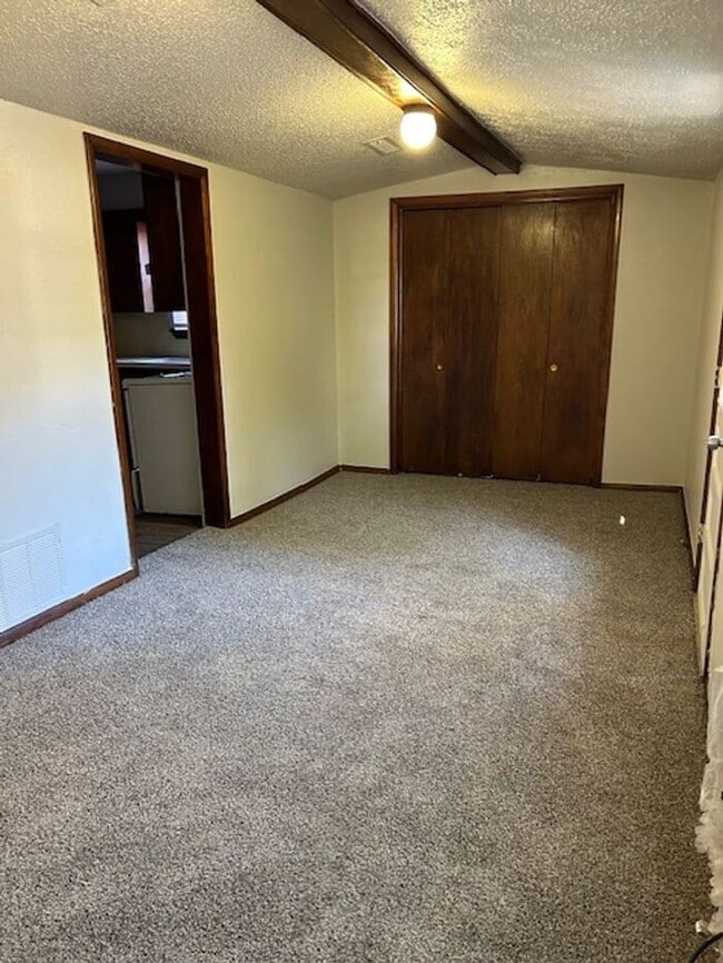 Building Photo - Cute duplex right on OU Campus