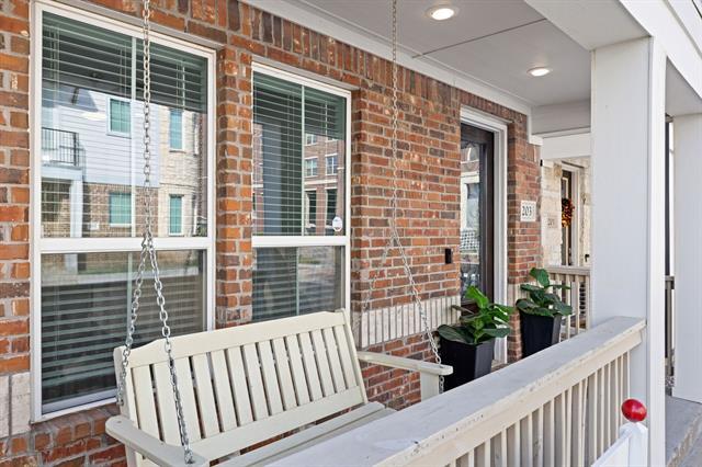 Building Photo - 203 S Village Way