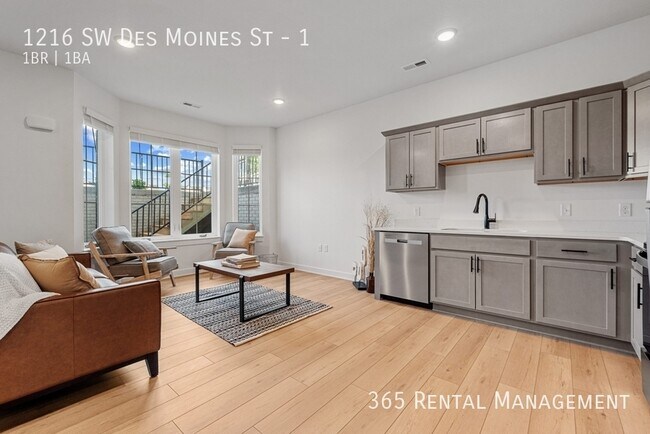 Building Photo - 1216 SW Des Moines St