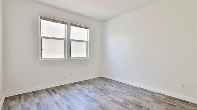 Building Photo - 2832 E Clementine Dr