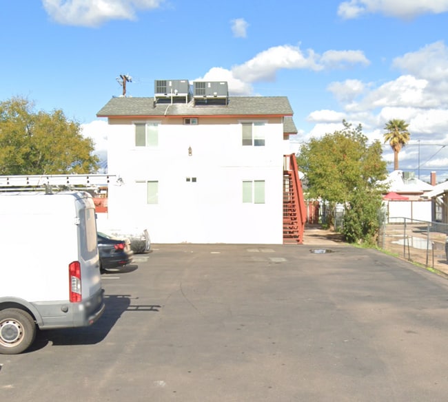Building Photo - 1636 W Garfield St