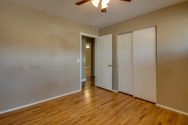 Building Photo - 2830 Flintwood Dr