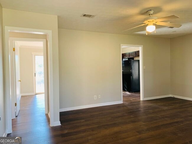 Building Photo - 208 Laurel Ln