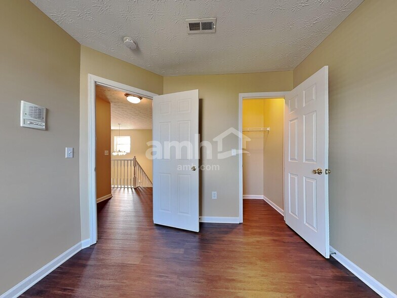 Building Photo - 138 Thompson St