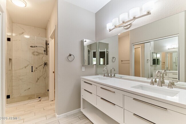 Building Photo - 9555 E Raintree Dr