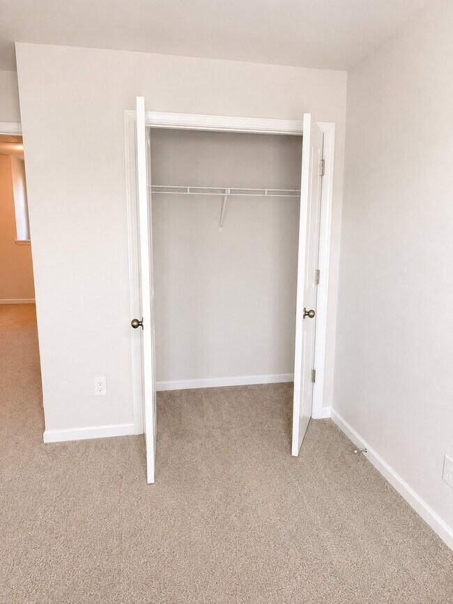 Building Photo - 144 Hornet Dr