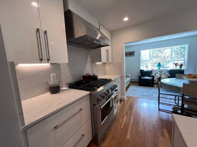 Building Photo - 98 E Border Rd