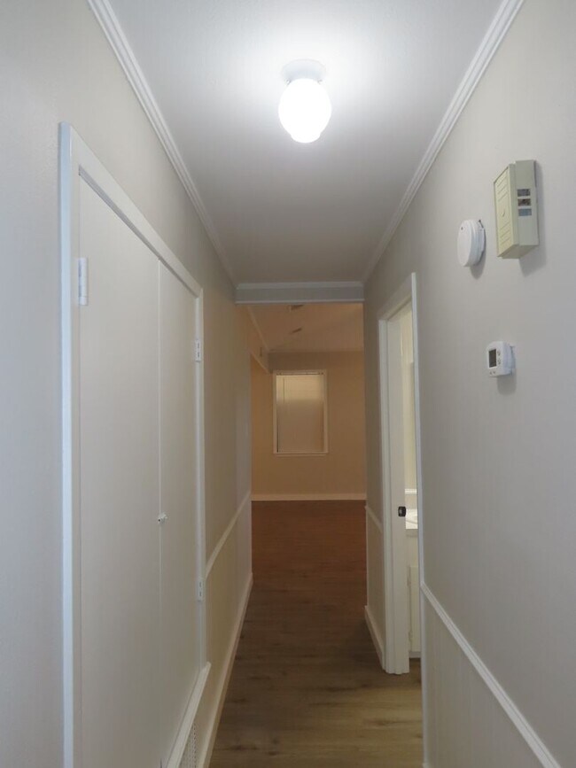 Building Photo - 10556 Twin Oaks Dr