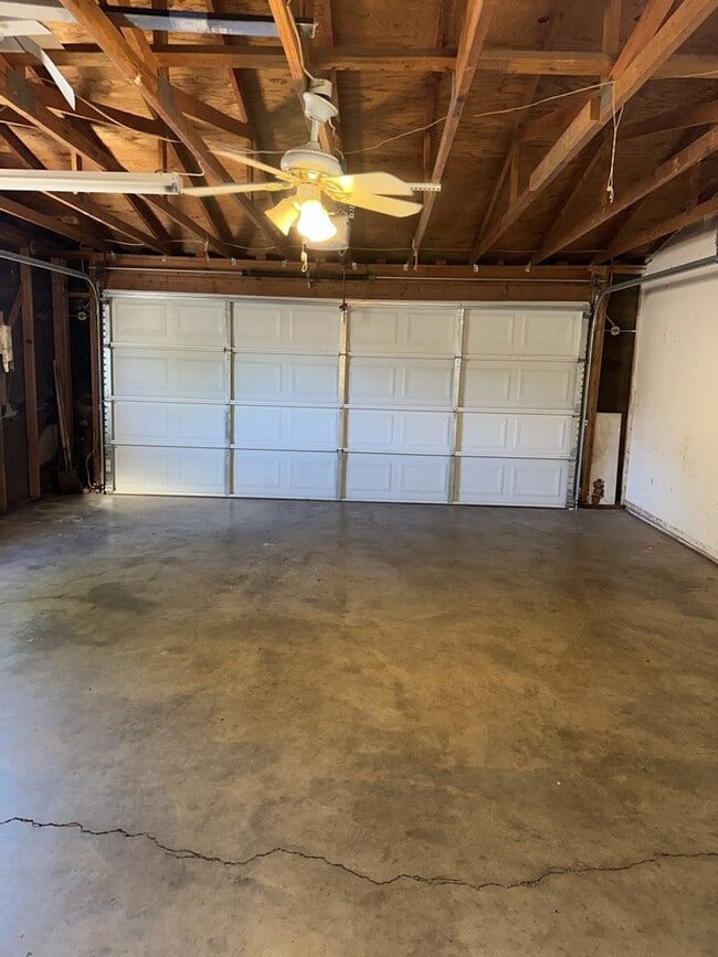 Building Photo - Unfurnished Full Time Home