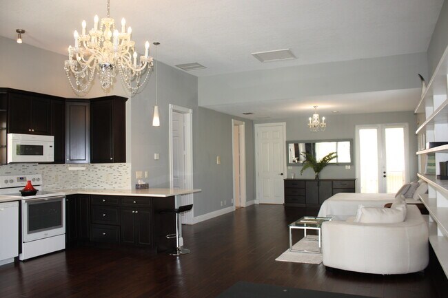 Building Photo - 5862 Homeland Rd