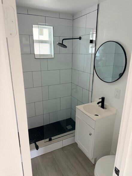 Bathroom - 237 SW 14th Ave
