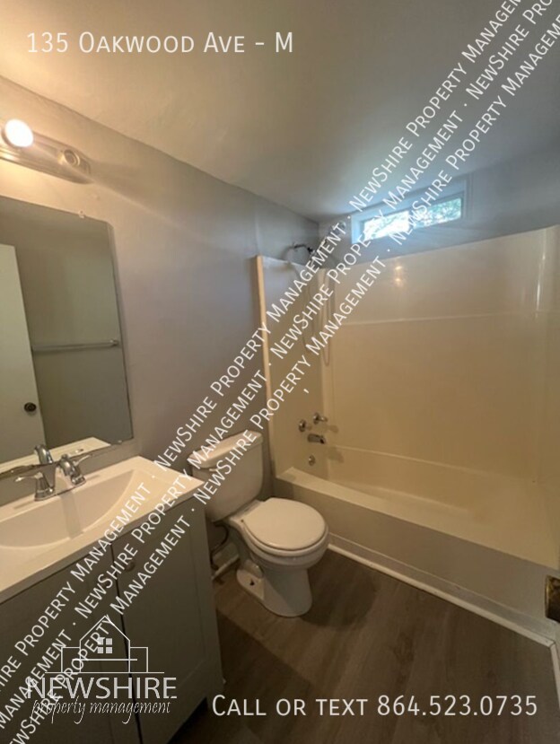 Building Photo - 135 Oakwood Ave