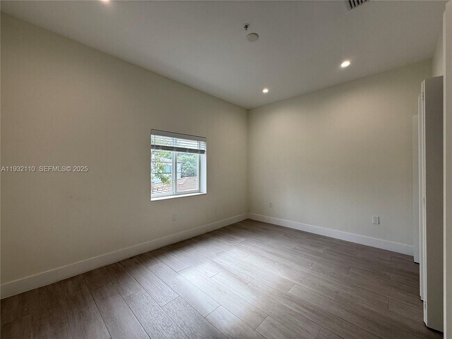 Building Photo - 1786 SW 9th St