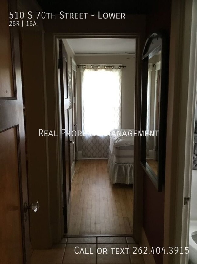 Building Photo - 510 S 70th St