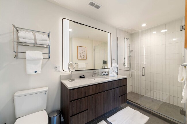 Building Photo - 1122 W Chicago Ave