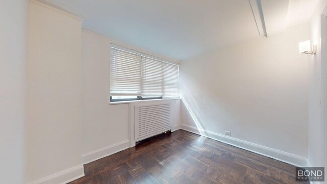 Building Photo - 137 E 38th St